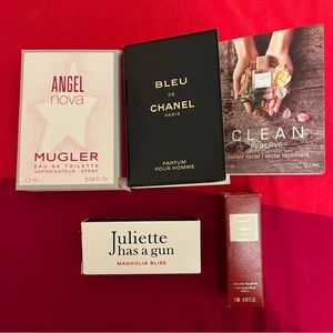 Perfume sample bundles